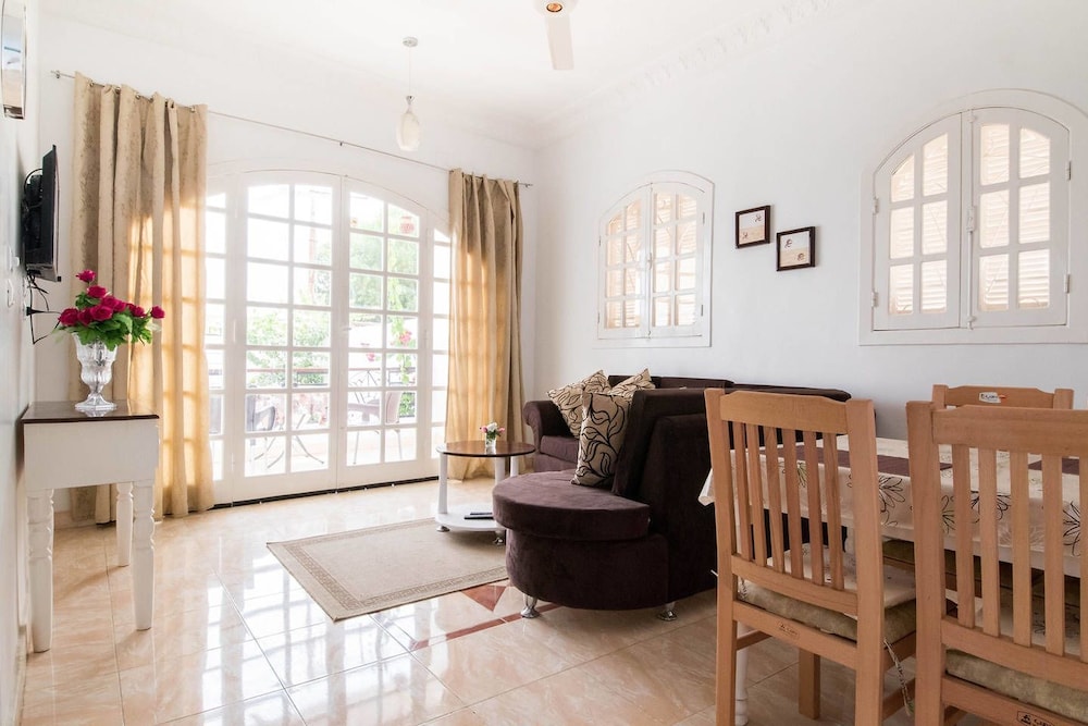 Lotus Lis House