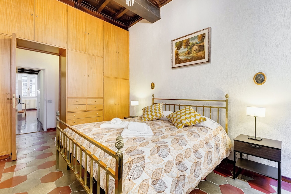 Spanish Steps Spacious Apartment