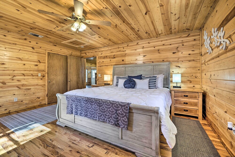 Broken Bow Getaway: Hot Tub, Grill & Fire Pit view 5