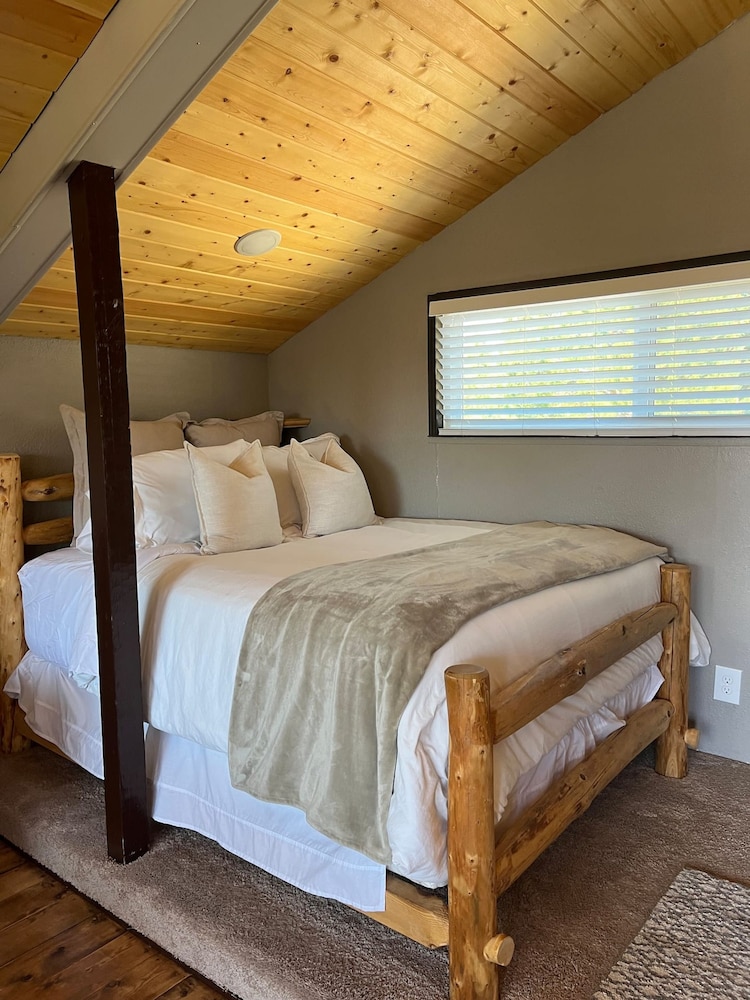 Perch Point- Hikers Dream Cabin Base