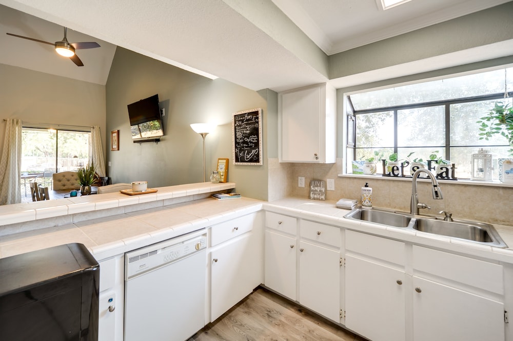 Centrally Located Horseshoe Bay Vacation Rental! - Property Image 24