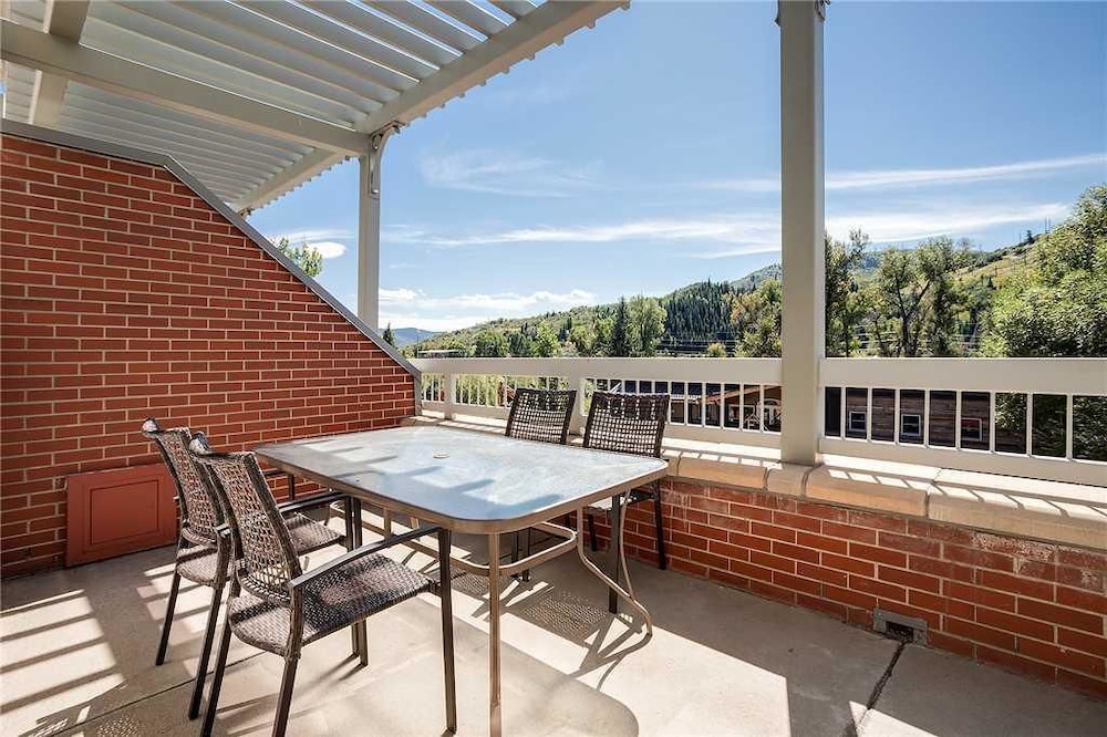 Howelsen Place H307a - Property Image 11