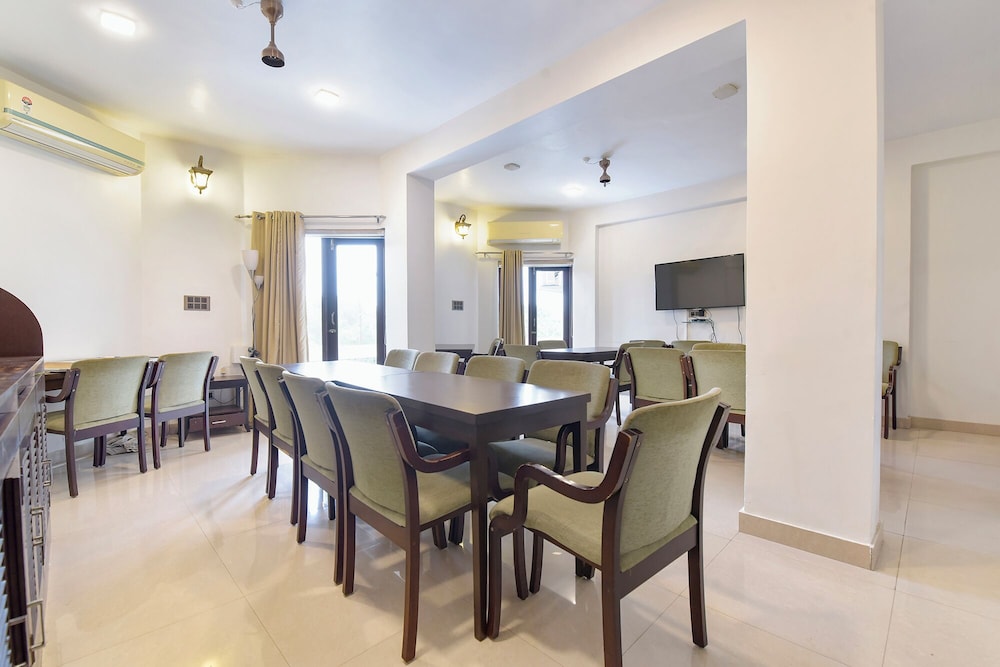 Fabhotel Shikha