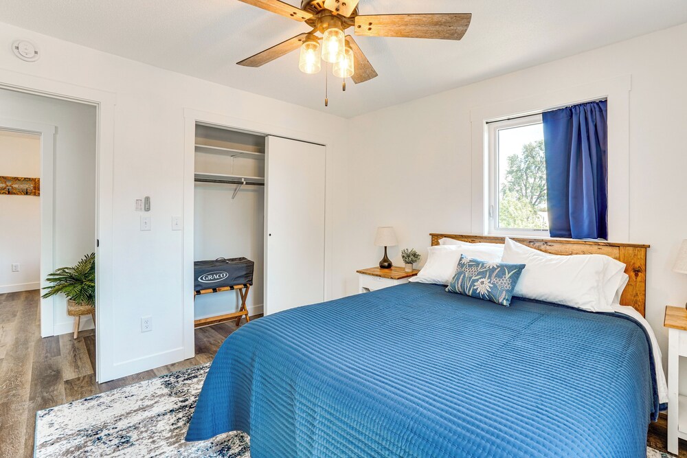 15 Mi to Downtown Sioux Falls: Gem w/ Yard!