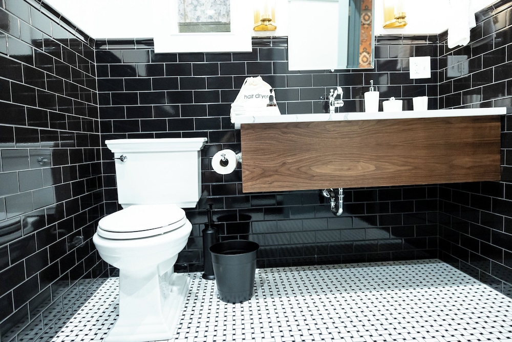 The Gas Lamp Hotel - 1BR - Latimer