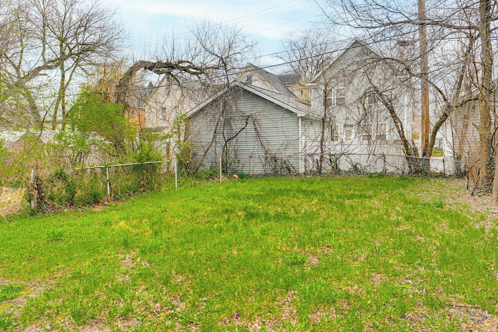 4 Mi to Dtwn: Modern Retreat w/ Yard in Cleveland