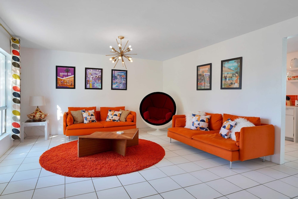 Retro Desert Retreat - Ideal Palm Springs
