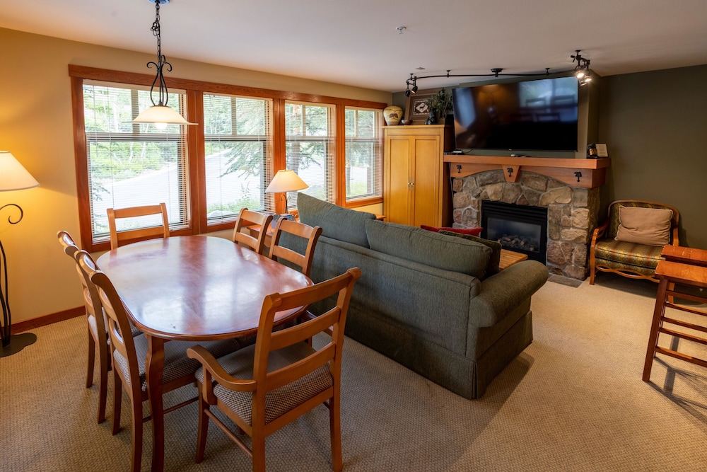 Eagle Springs East - 2 Bedroom Condos in Solitude UT