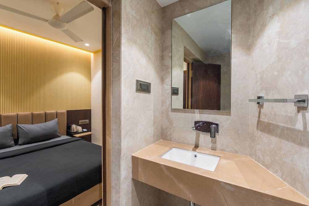 The Hosteller Mumbai, International Airport
