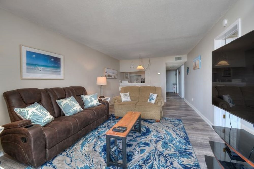 Holiday Towers by Elliott Beach Rentals