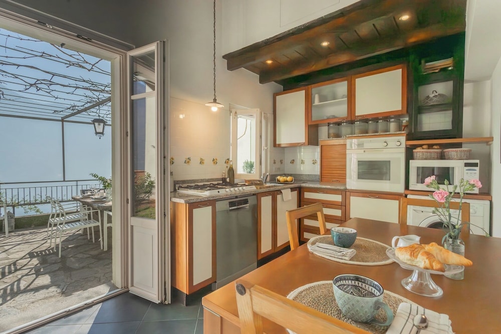 Giuliano's House - Amazing Lake View by Rent all Como