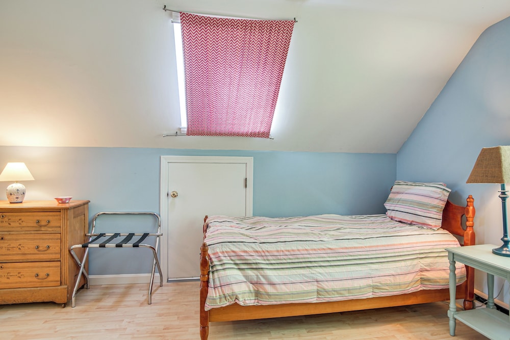 1/2 Mi to Cooks Brook Beach: Cozy Cape Cod Retreat