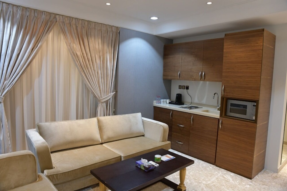 Crown City Hotel