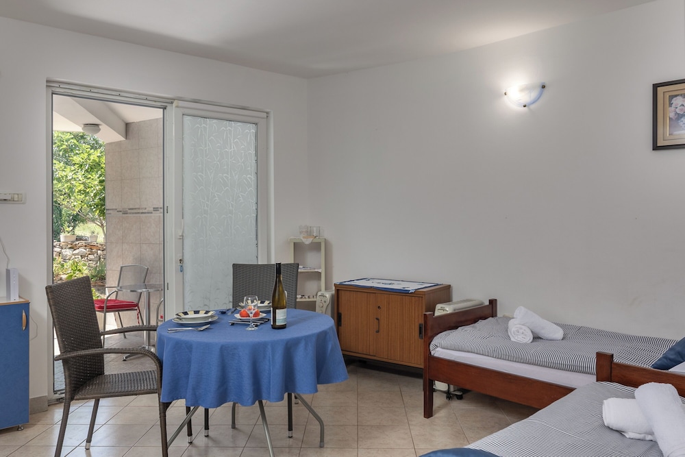 Peaceful Retreat Apartments With Terrace