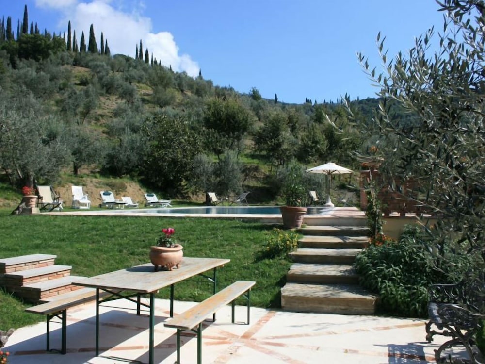 Wonderful Private Villa With Wifi, Private Pool, TV, Terrace, Pets Allowed, Parking, Close to Arezzo