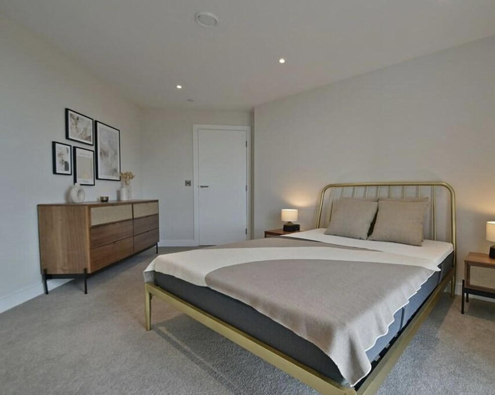 Top Floor 3-bed Penthouse in Manchester view 3