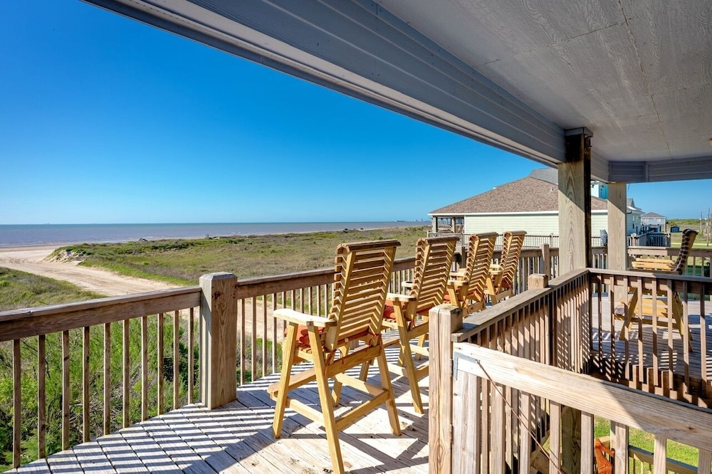 Just One More Day 4 Bedroom Home by RedAwning