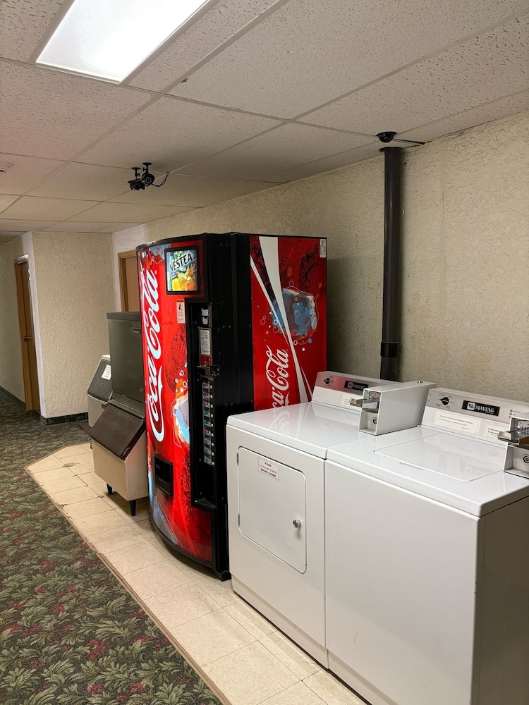Maple Creek Motor Inn