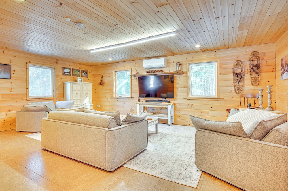 Hiking & Snowmobile Trails On-site: Alton Retreat!