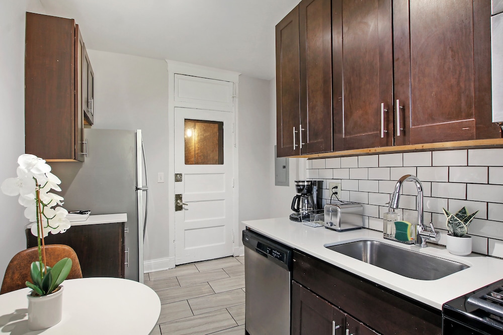 Bright 1BR - Woodlawn 1E