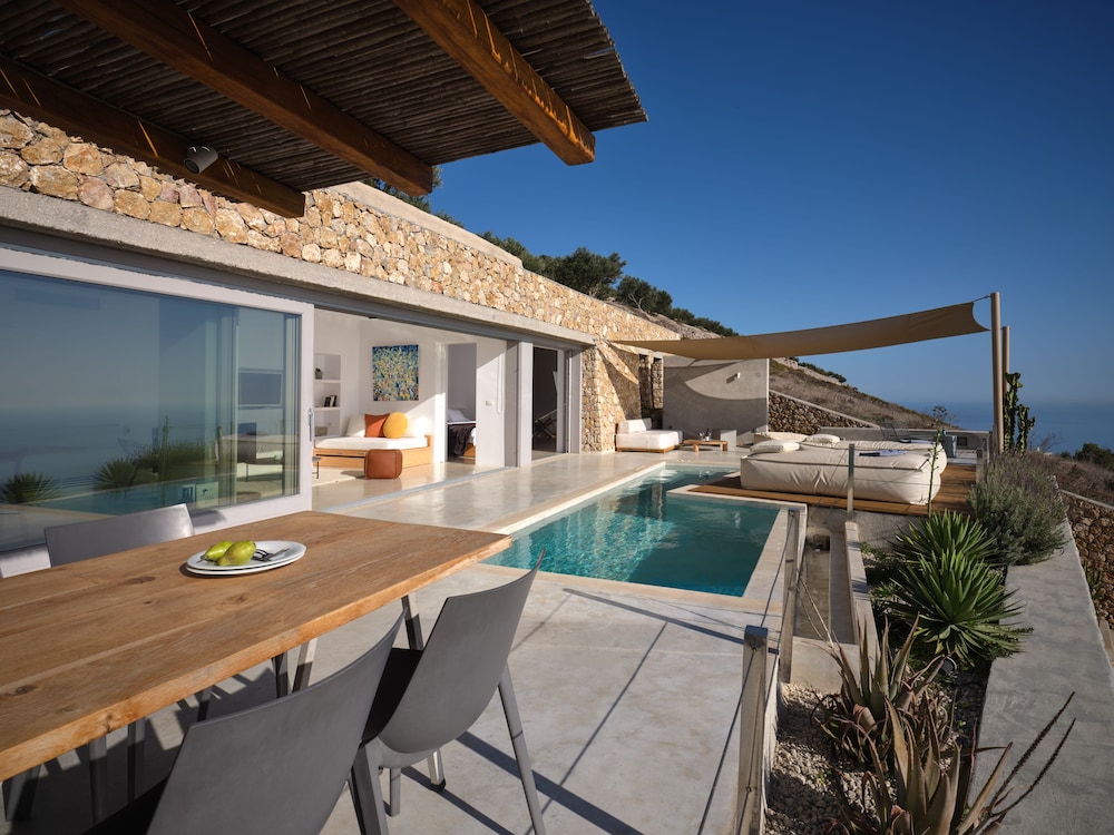 Santorini Heights