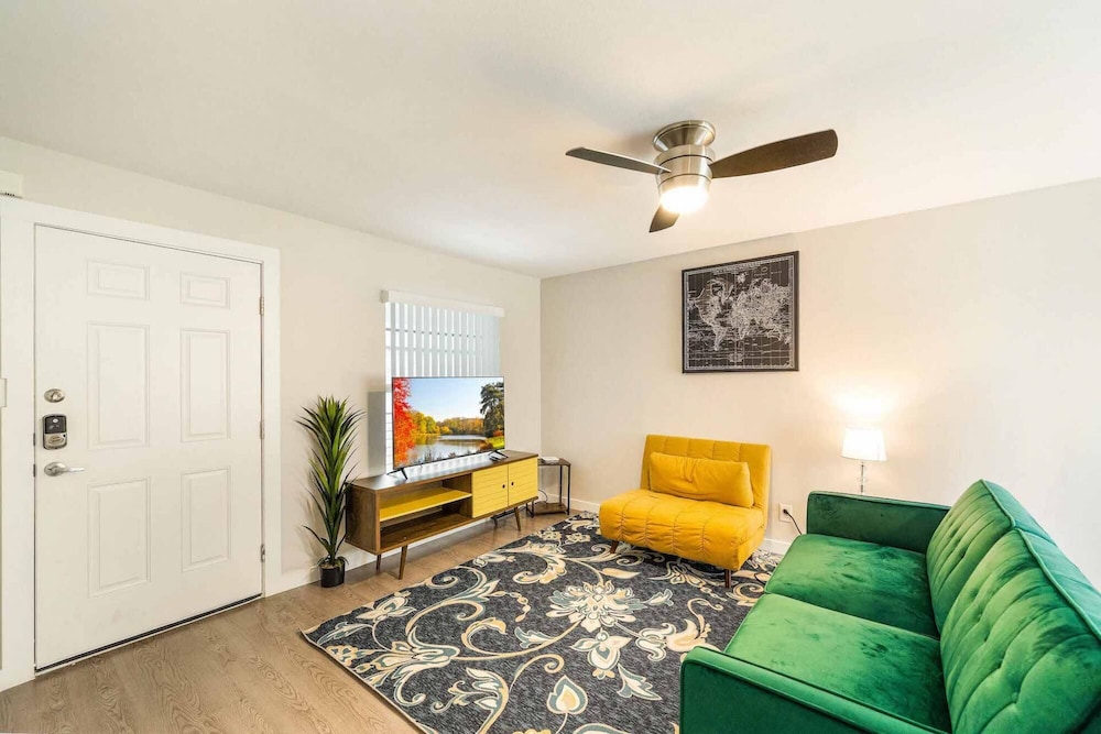 Stylish 1BR Near UT Highland Evonify - Image 5