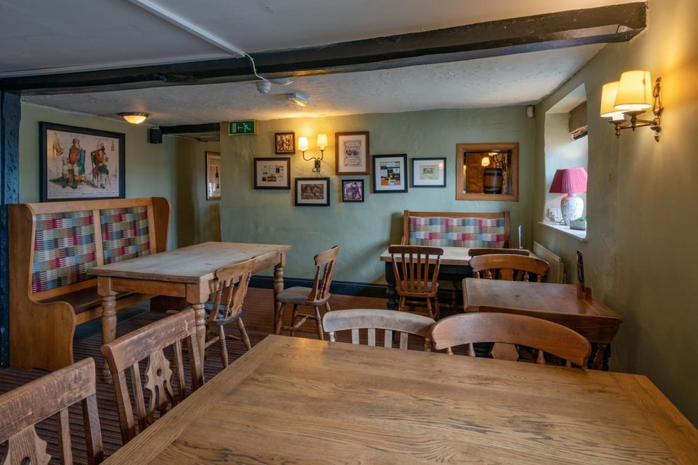 Chippenham Vacations - Crown Inn - Property Image 6