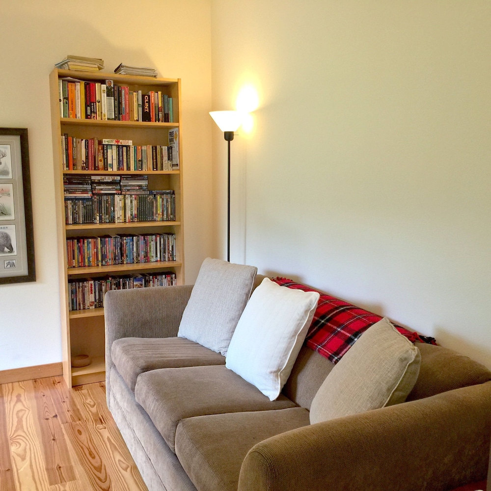 Mt Baker Rim Cabin 70 A pet Friendly Vacation Home With a hot tub and Wifi