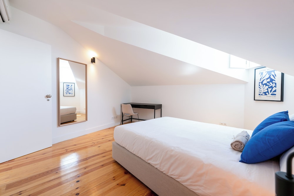 Sunny Lisbon Apartments by SoulPlaces