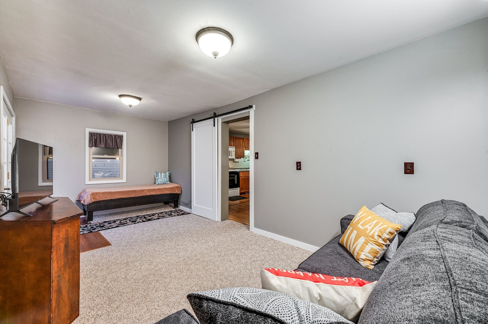 Clear Lake Vacation Rental: Walk to City Beach!