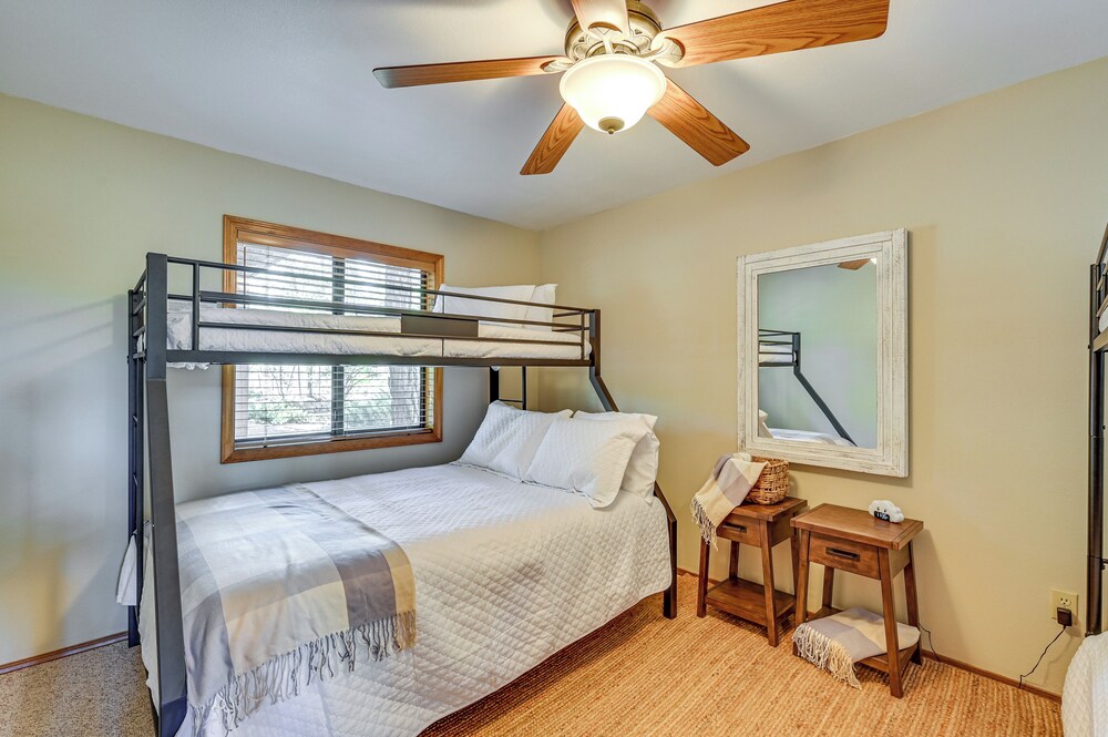 Furnished Deck + Forest Views: Pine Retreat! view 2