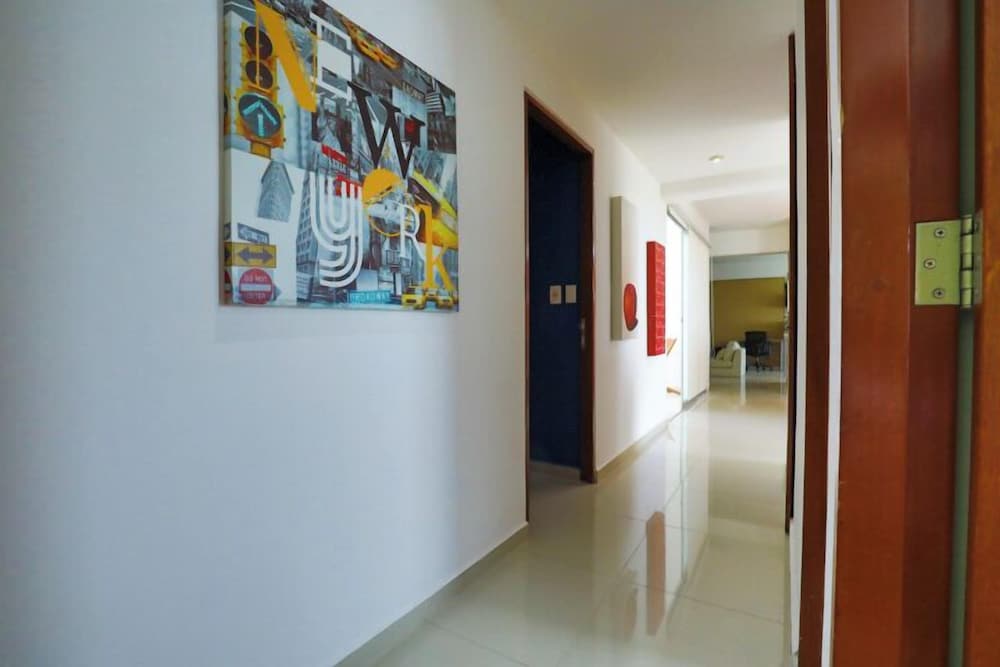 Spacious Condo with Gym & Pool Cancun