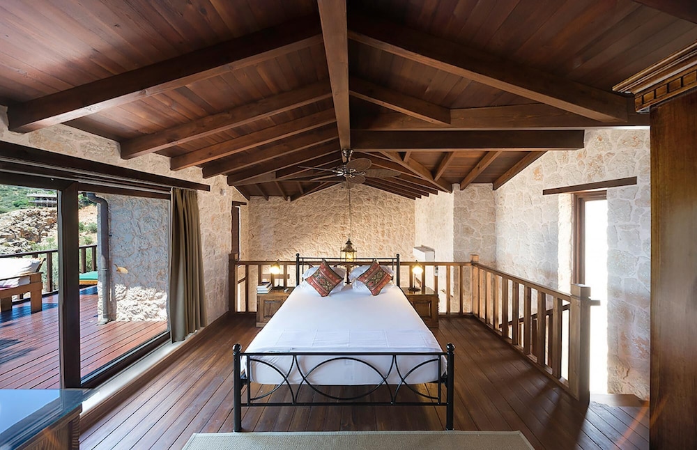 Korsan Tas Bahce - Stylish 3 bed Villa sea Views view 5