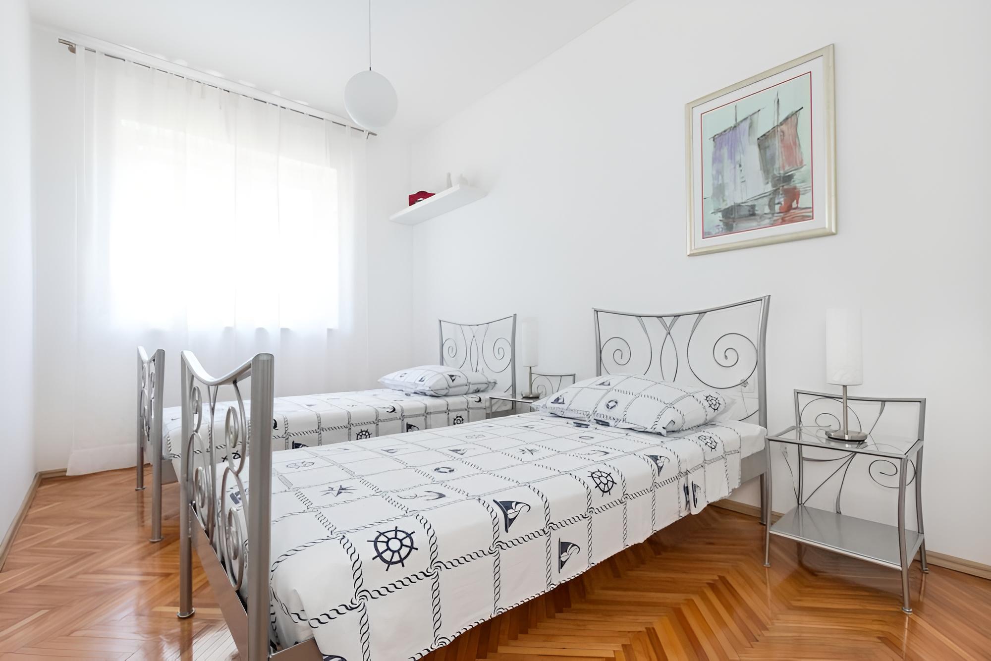 Neven - Comfortable & Great Location - A1 view 4