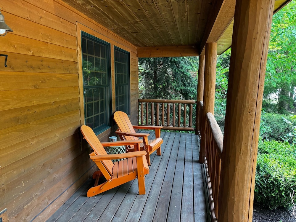 Timber Nest Goshorn Lake Dock, Pool, Town HOT Tub!