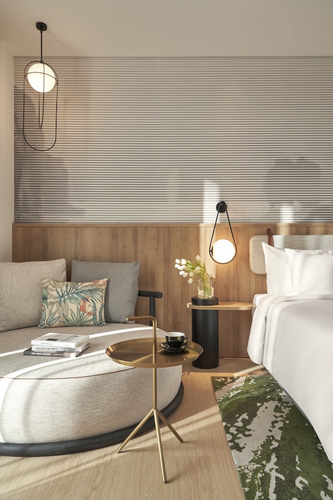 The Yacht Hotel by DC 22
