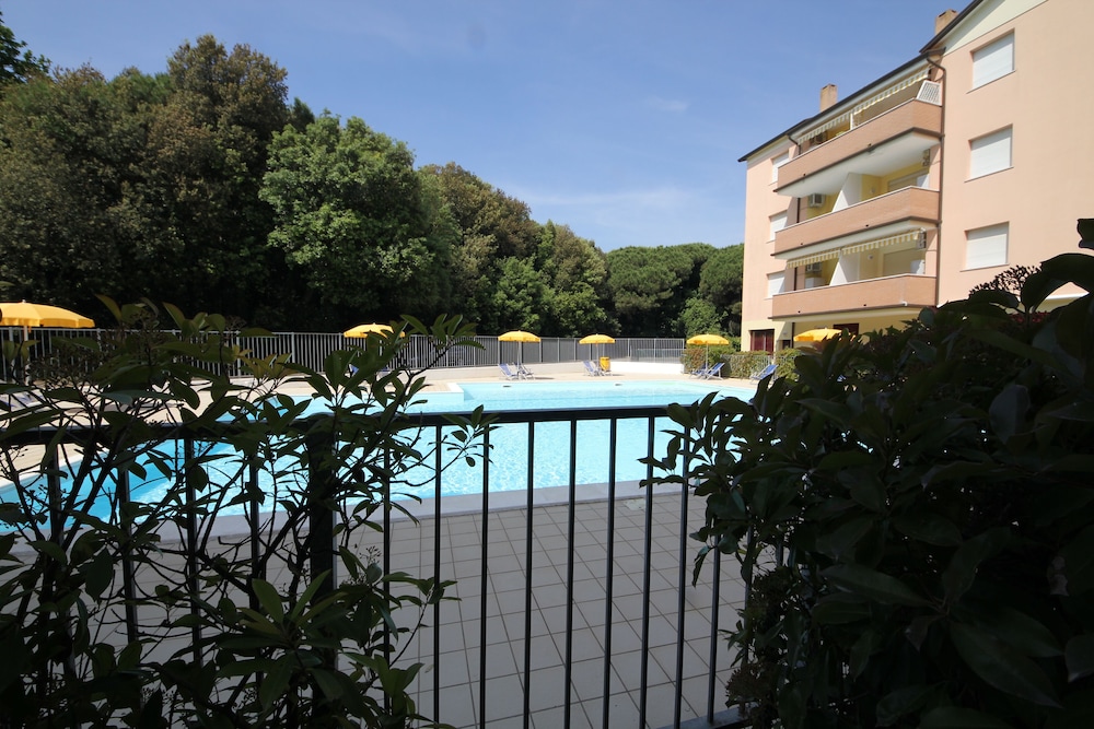 Lovely 3 Room Flat in Rosolina With Shared Pool
