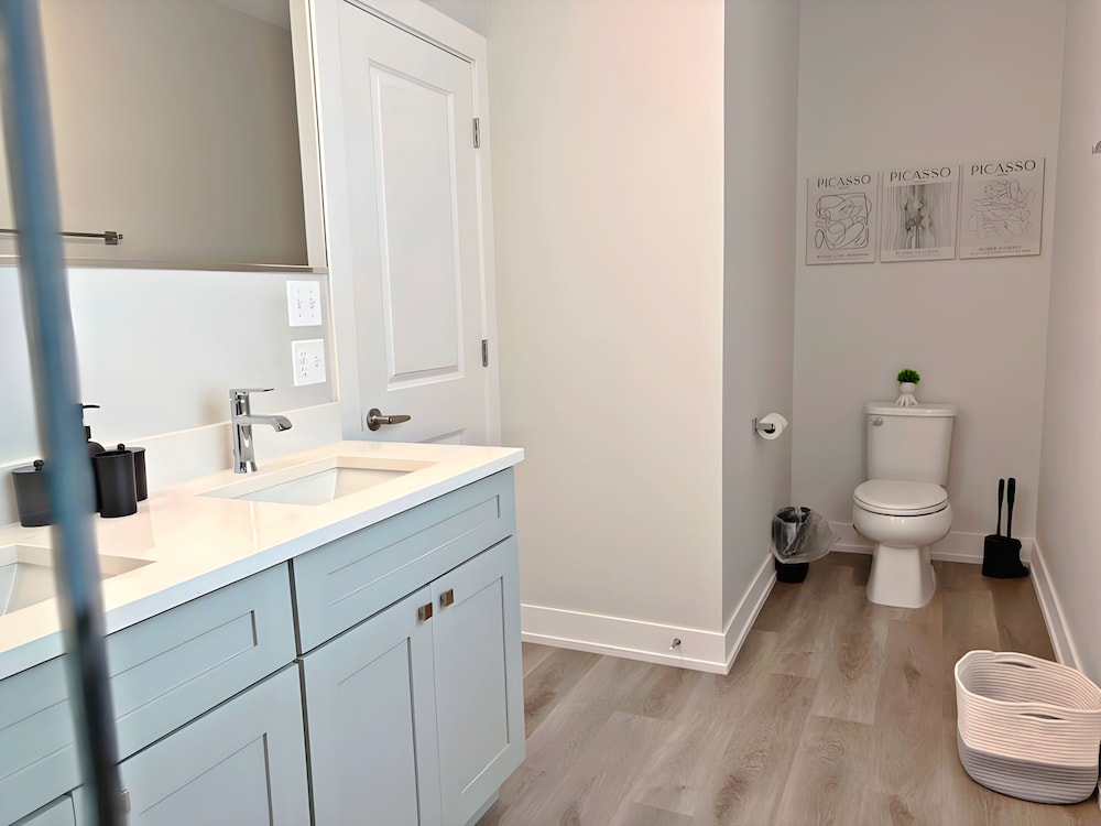 4BR Townhouse with Parking - WV rep 3