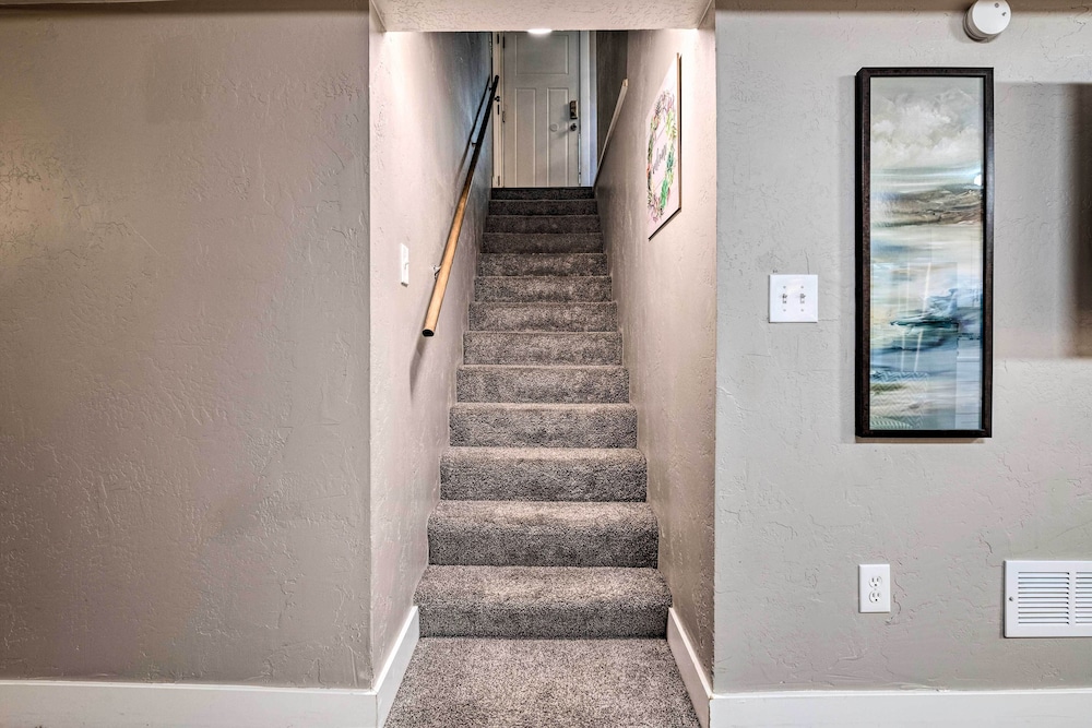 Modern Salt Lake City Apt.- 20mi to Snowbird!