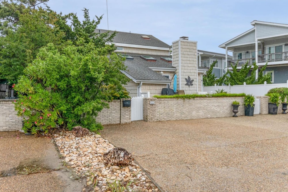 Oasis Steps From Beach Outdoor Shower and Dining view 2