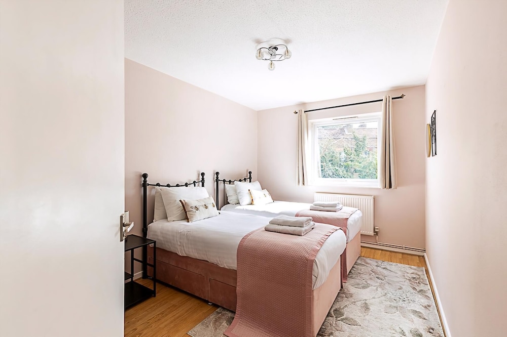 Quiet and Cosy 2-bed in Wimbledon