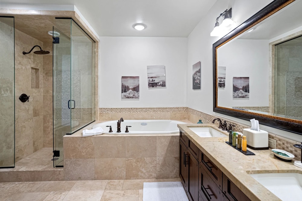 Arrowleaf Lodge at Deer Valley Resort - Three Bedroom Residence #203 3 Condo
