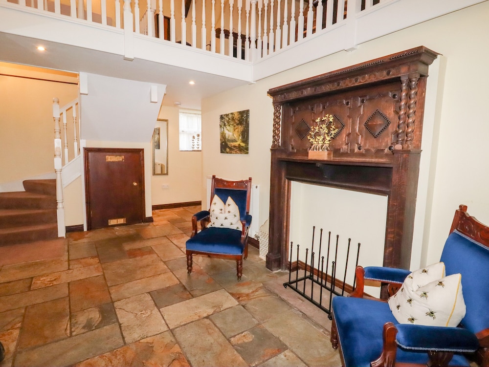 Stoke-on-trent Vacations - Meadow Place - Property Image 1