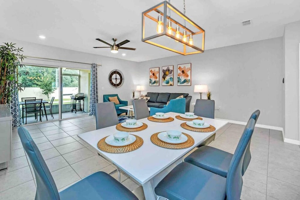 Super Boho Chic Stylish Blend Near Disney
