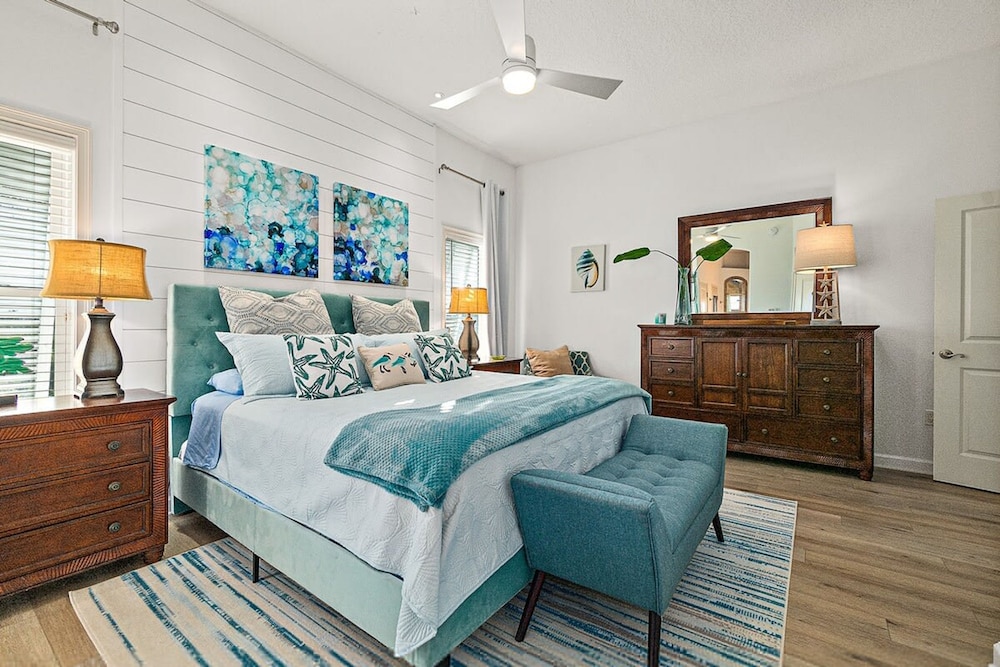 Perfect Beach House 2min Walk With Heated Pool and Hot Tub 4 bed 3 Bath With Pet Friendly