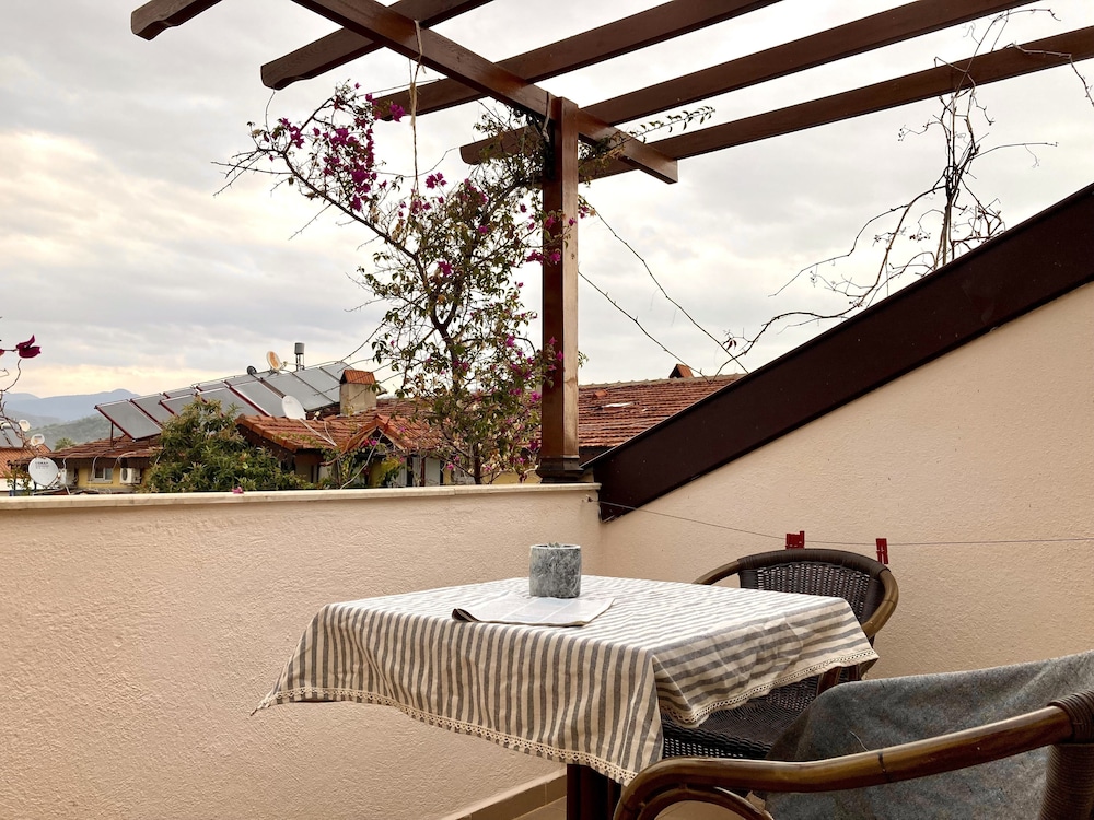 Ten Apart Hotel - Image 37