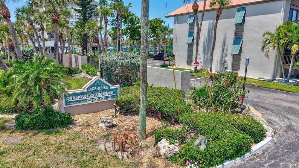 Siesta Beach Retreat 2 Bedroom Townhouse