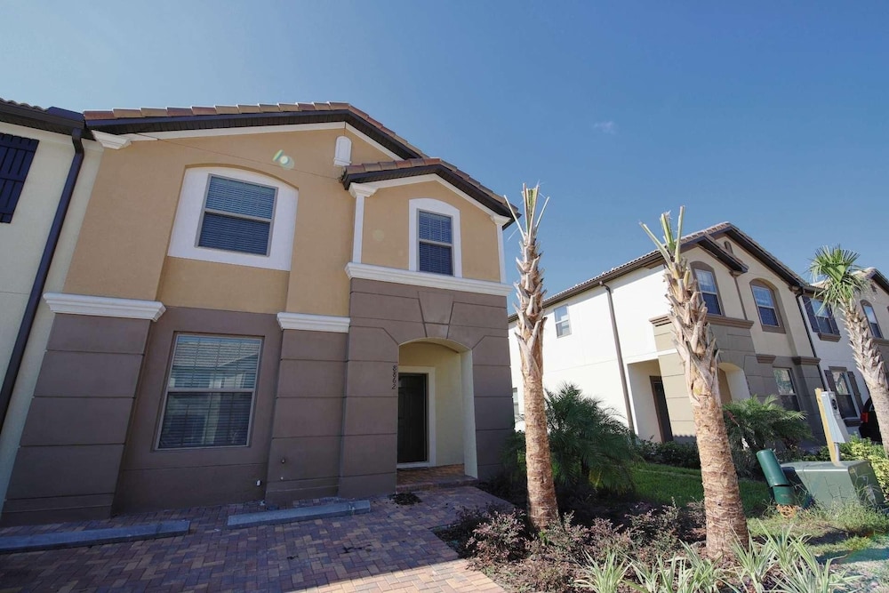 8862 Windsor at Westside - Image 1