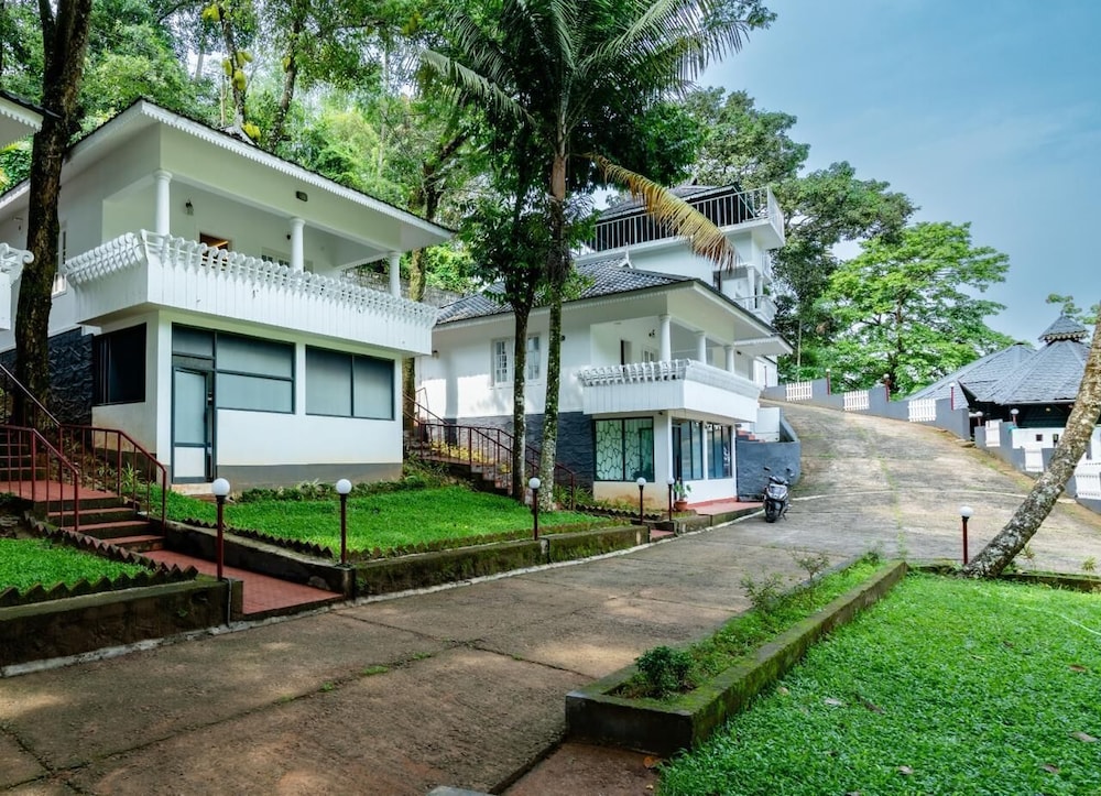 Aruvi Resort Munnar