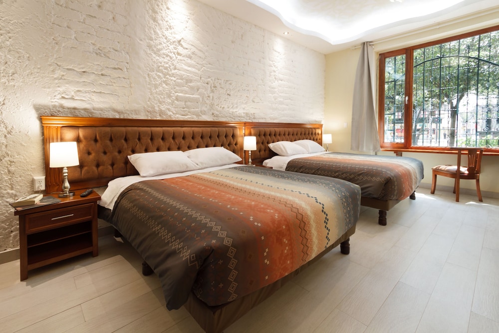 Hotel ArtPlaza - Image 1